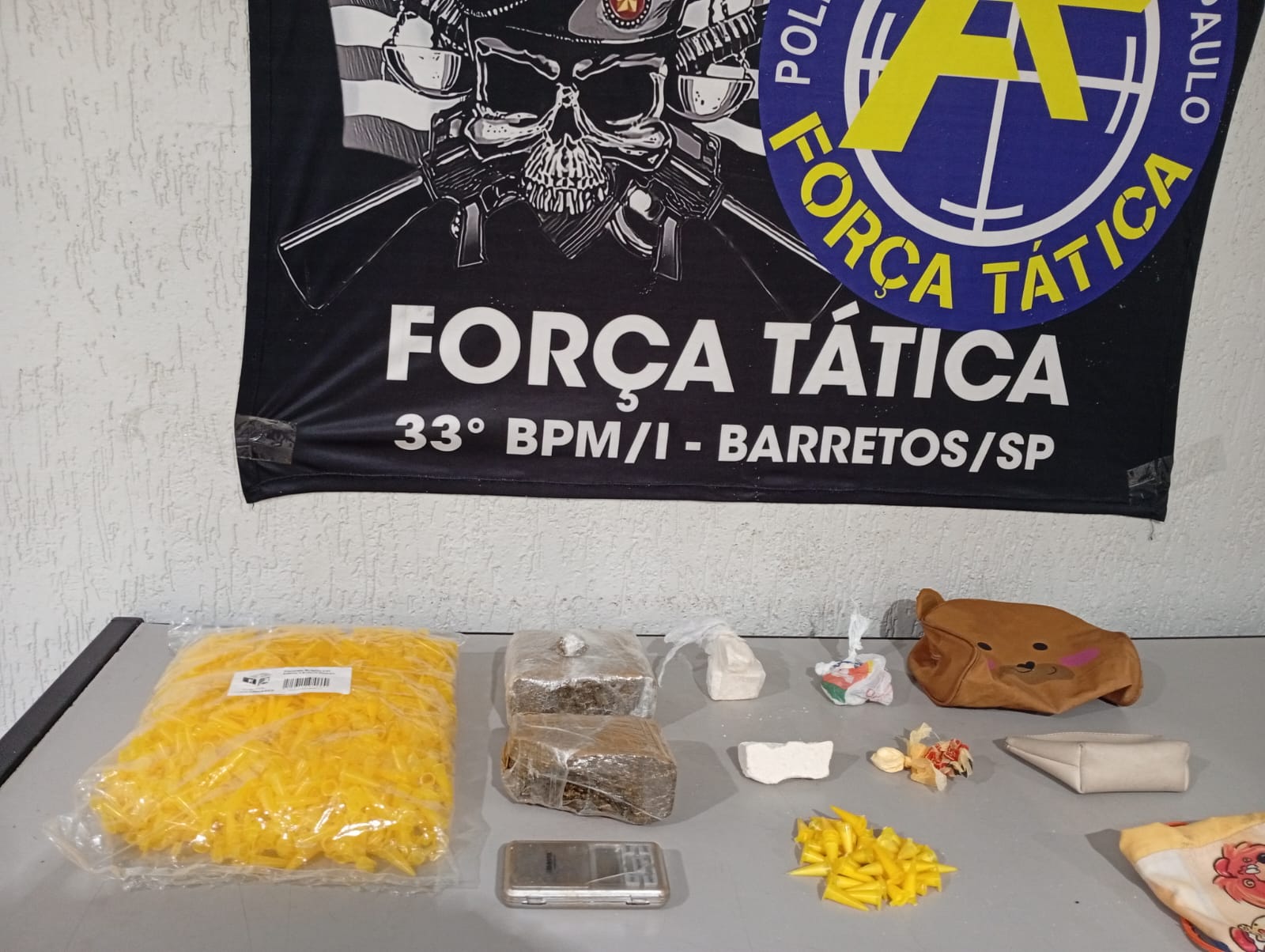 Mulher é detida pela PM com mais de 1kg de cocaína