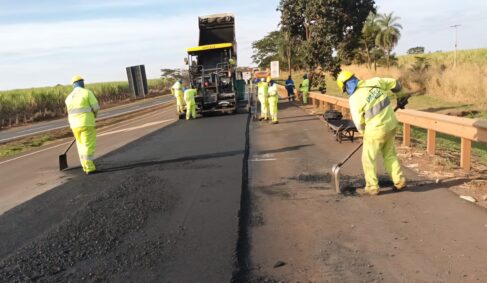 CONSERVAÇÃO: Execução das obras de recomposição de pavimento no km 92 DER mantém conservação de rotina na rodovia