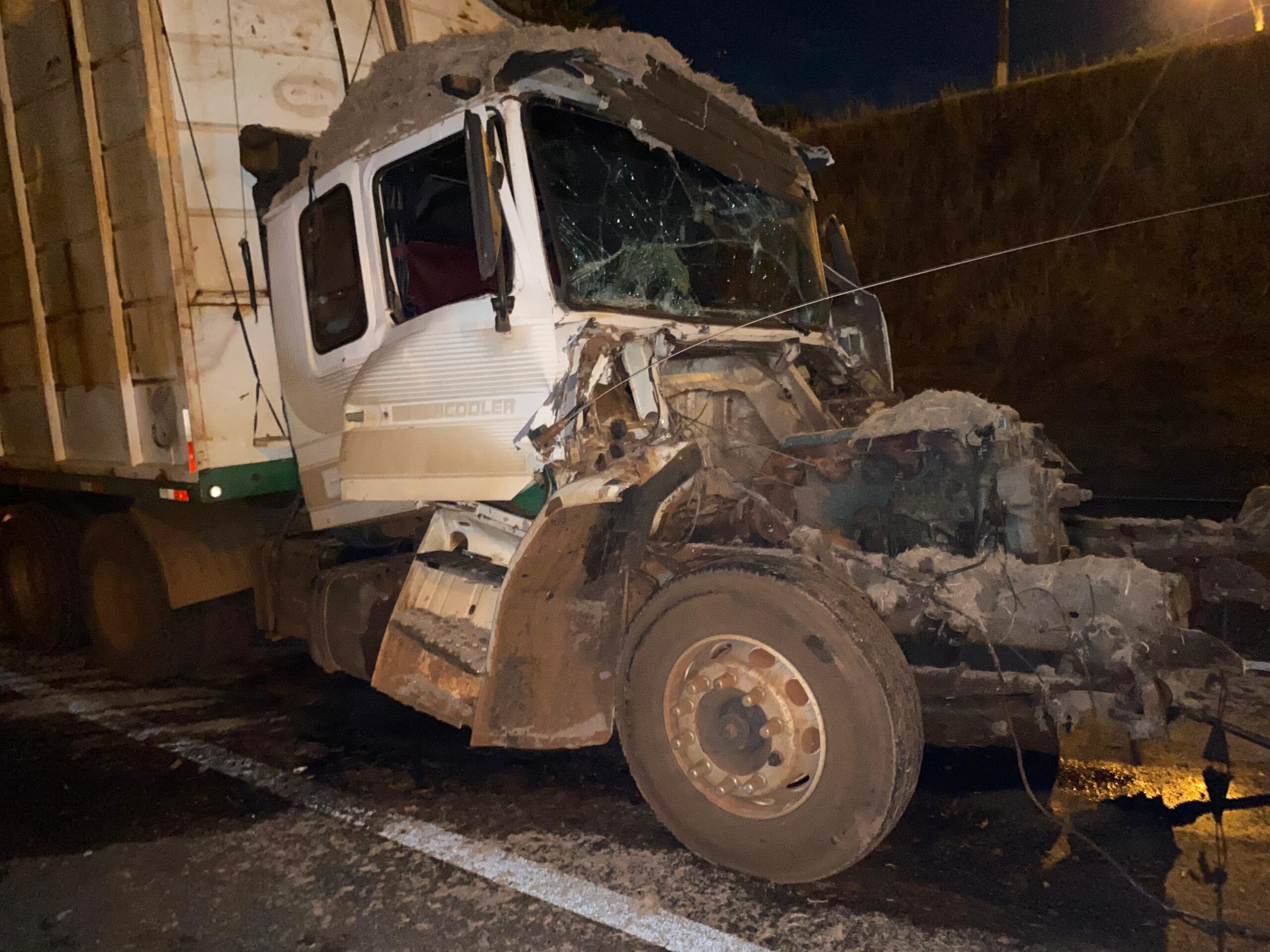 Motorista fica ferido em acidente na rodovia Faria Lima em Colômbia