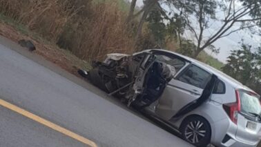 Colisão envolve caminhão canavieiro e carro na Assis Chateaubriand (Foto: O Diário de Barretos)