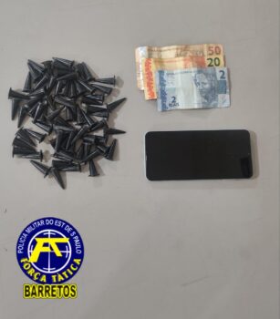Polícia Militar prende autor por tráfico de entorpecente no bairro Dom Bosco (Foto: O Diário de Barretos) Polícia Militar prende autor por tráfico de entorpecente no bairro Dom Bosco (Foto: O Diário de Barretos)