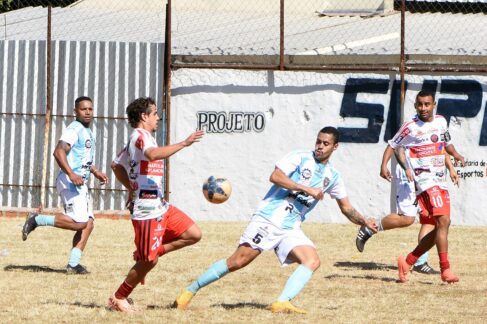 WhatsApp Image 2025-07-20 at 17.22.46 O Campeonato Amador da Série A foi aberto neste domingo (20), com cinco jogos, entre eles, destaques para goleadas da ADPM por 10 gols e do Atlético Vila Diva por 5 a 0.