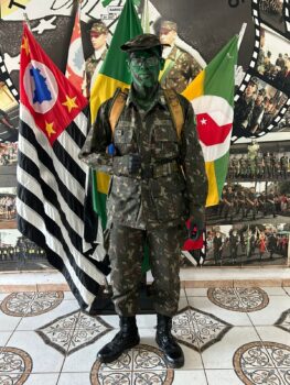 BRAVURA: Atirador Monteiro que conduziu a oração seguiu rito ao pintar o rosto Tiro de Guerra homenageia Guerreiro do Pantanal