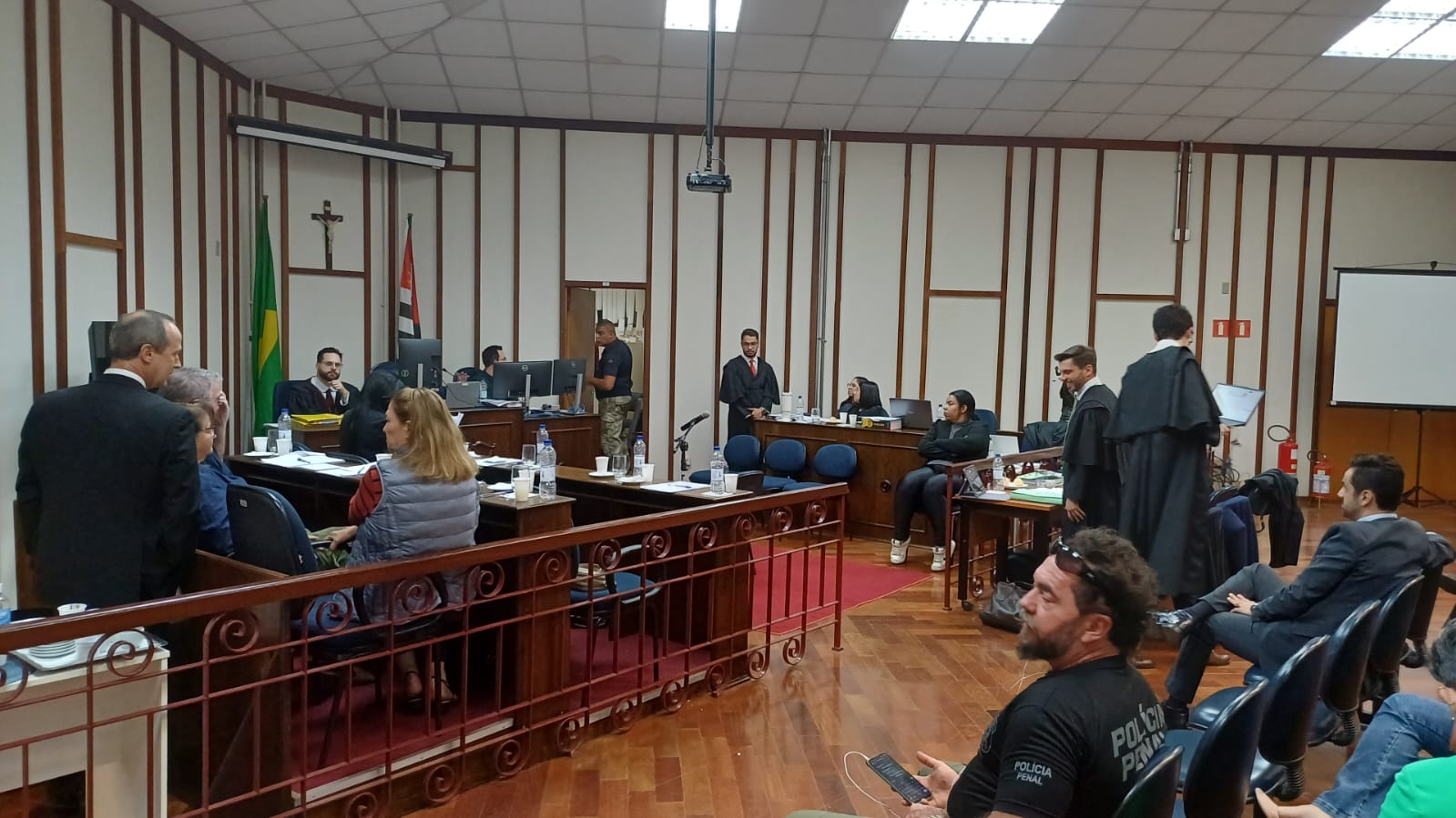 Júri julga réus envolvidos em morte de aposentado com 12 facadas por suposto “golpe do seguro”