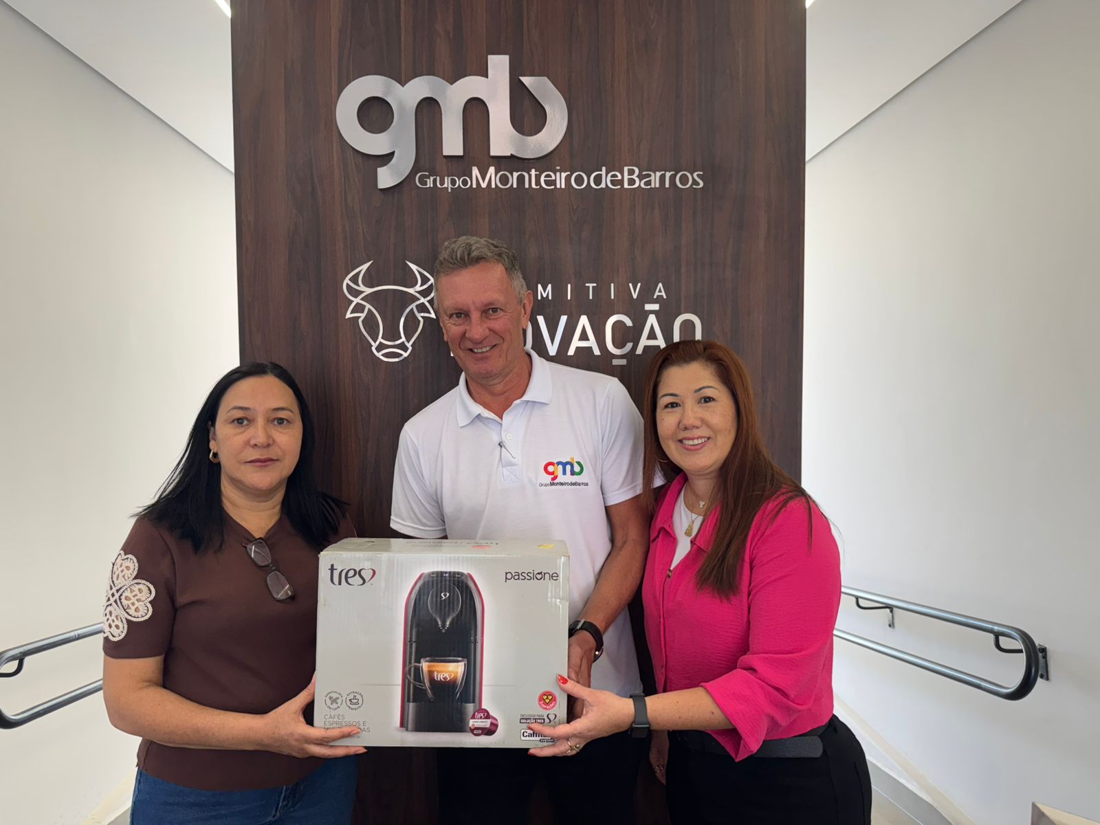 GMB entrega cafeteira na promoção “Show de Prêmios”