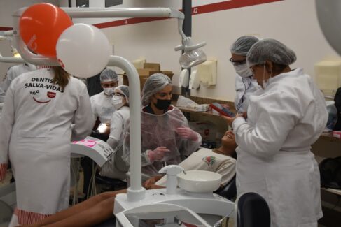 VOLUNTARIADO: Triagem realizada em maio cadastrou 163 crianças e adolescentes para atendimentos ONG precisa de dentistas voluntários para atender crianças