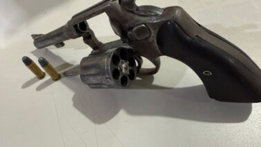 Jovem é detido com arma de fogo na rodovia Assis Chateaubriand (Foto: O Diário de Barretos)