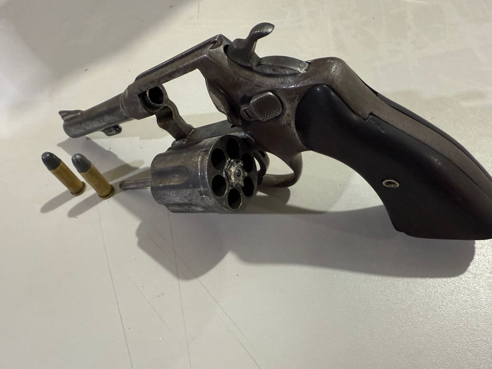 Jovem é detido com arma de fogo próximo a chácara de festa