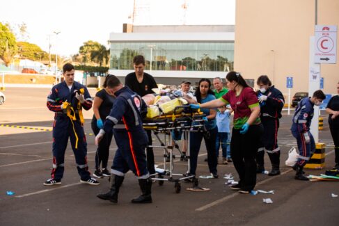 SIMULADO: Bombeiros, Polícia Militar e SAMU treinam juntos para atuar em casos reais de tragédias Simulado de emergência nesta terça-feira no shopping