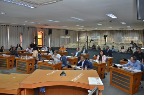 Sessão legislativa foi realizada no início da tarde desta quinta-feira, dia 10 de julho (Foto: Comunicação Câmara) Sessão legislativa foi realizada no início da tarde desta quinta-feira, dia 10 de julho (Foto: Comunicação Câmara)