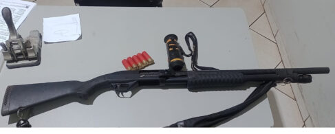 Mecânico é autuado em flagrante no porte ilegal de arma de fogo (Foto: O Diário de Barretos) Mecânico é autuado em flagrante no porte ilegal de arma de fogo (Foto: O Diário de Barretos)