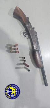 Polícia Militar detém homem por posse ilegal de arma de fogo (Foto: O Diário de Barretos) Polícia Militar detém homem por posse ilegal de arma de fogo (Foto: O Diário de Barretos)