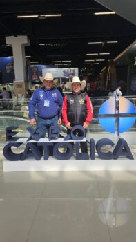 Barretenses Sérgio Rondini e Paulo César Lopes na ExpoCatólica, realizada em SP Barretenses Sérgio Rondini e Paulo César Lopes na ExpoCatólica, realizada em SP