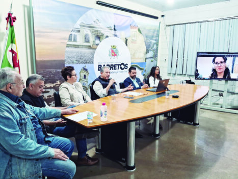 TECNOLOGIA: Prefeito Odair e autoridades na apresentação da ferramenta Município adere plataforma para ações de empregabilidade e capacitação
