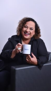 Luciana Gomes Jornalista e mentora de comunicação e oratória Quando timidez parece arrogância