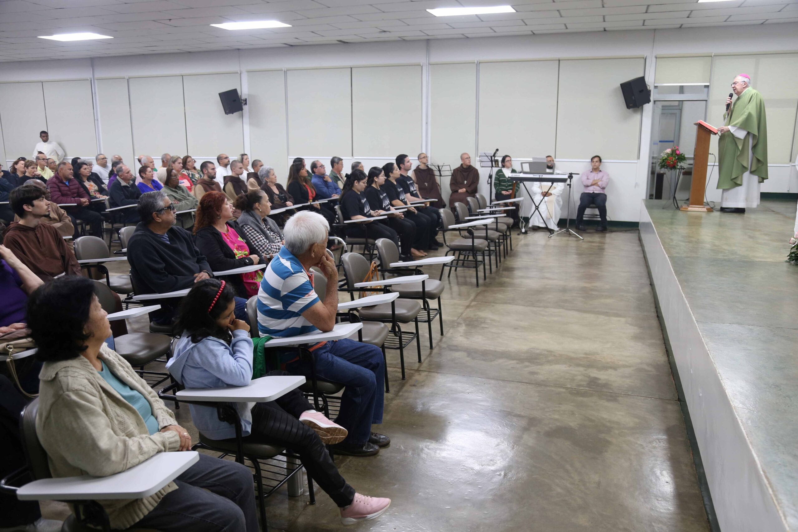 Bispo agradece colaboradores do Arraial e destaca ação concreta de serviço