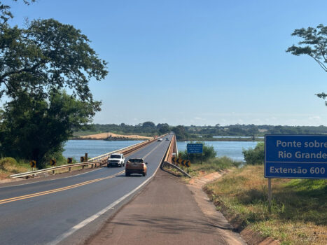 Ponte Gumercindo Penteado entre os estados de São Paulo e Minas Gerais Ponte Gumercindo Penteado entre os estados de São Paulo e Minas Gerais