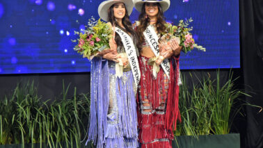 Lara foi eleita Rainha e Thaiene ficou como Princesa da Festa dos 70 anos (Foto: Tininho Junior)