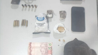 Polícia Militar prende dois e encontra arma e drogas (Foto: O Diário de Barretos)