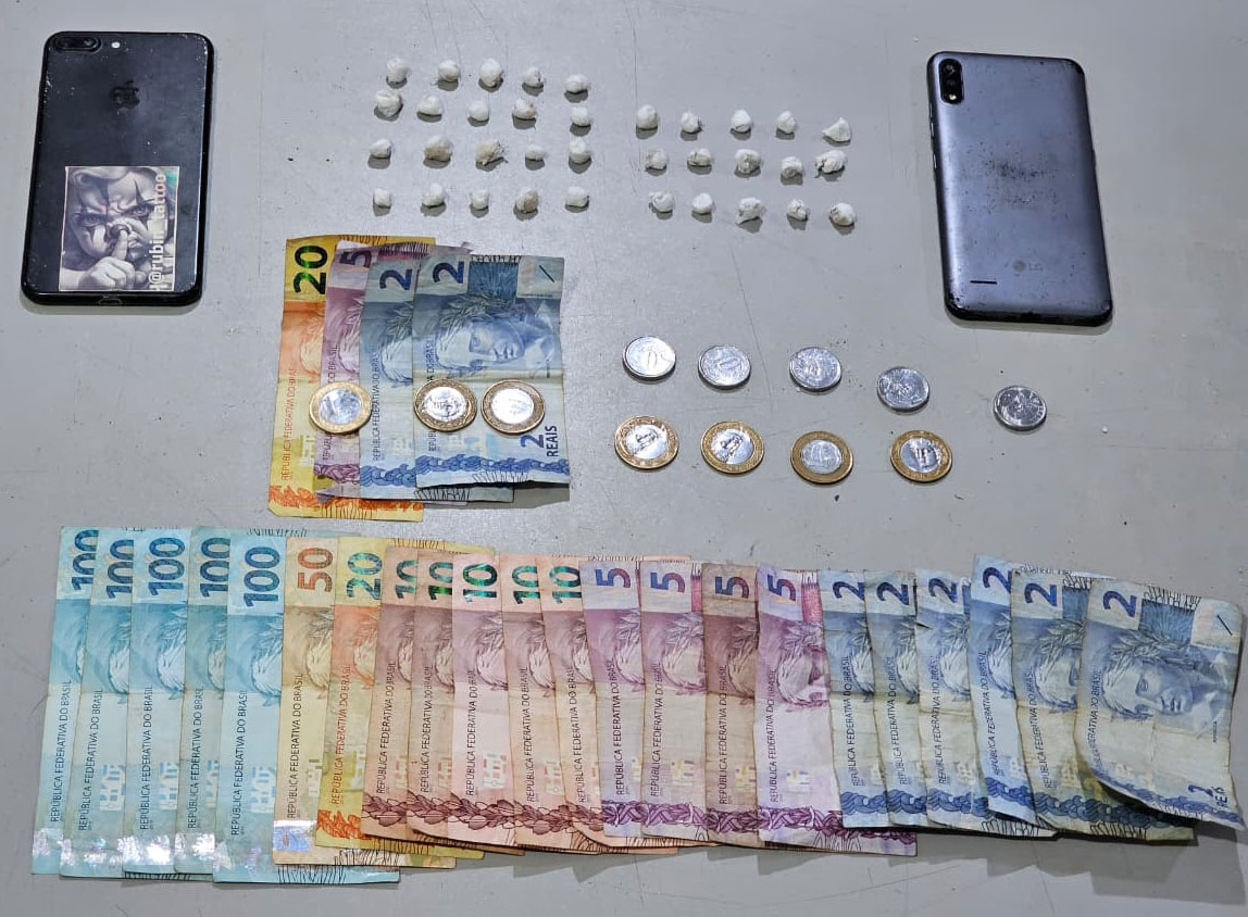 PM detém dois suspeitos na prática de tráfico de entorpecente