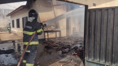 Polícia prende dois por incêndio criminoso a residência (Foto: O Diário de Barretos)