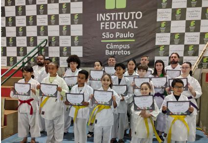 Karate 1 O Projeto de Karate da Associação Impacto, coordenada pelo professor Silvio Ricardo Rodrigues , realizou na noite de segunda (11), no campus do IFSP
