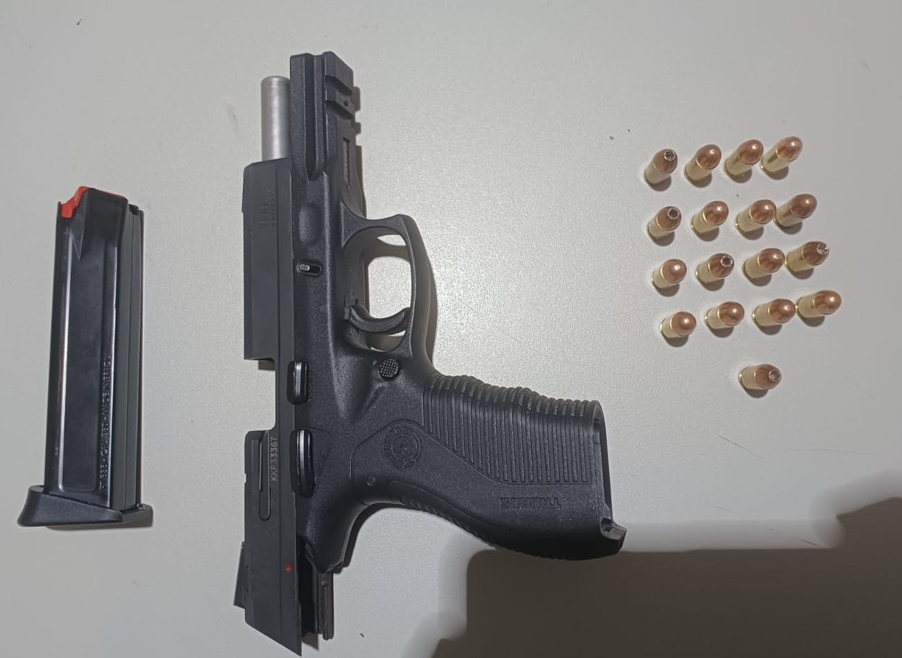 Comerciante é detido em flagrante com pistola durante briga na Região dos Lagos