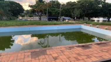 A Câmara Municipal de Barretos aprovou por maioria simples o Projeto de Lei nº 196/2025 de autoria do prefeito Odair de Moura e Silva, que desafeta de domínio público e autoriza o Poder Executivo a alienar