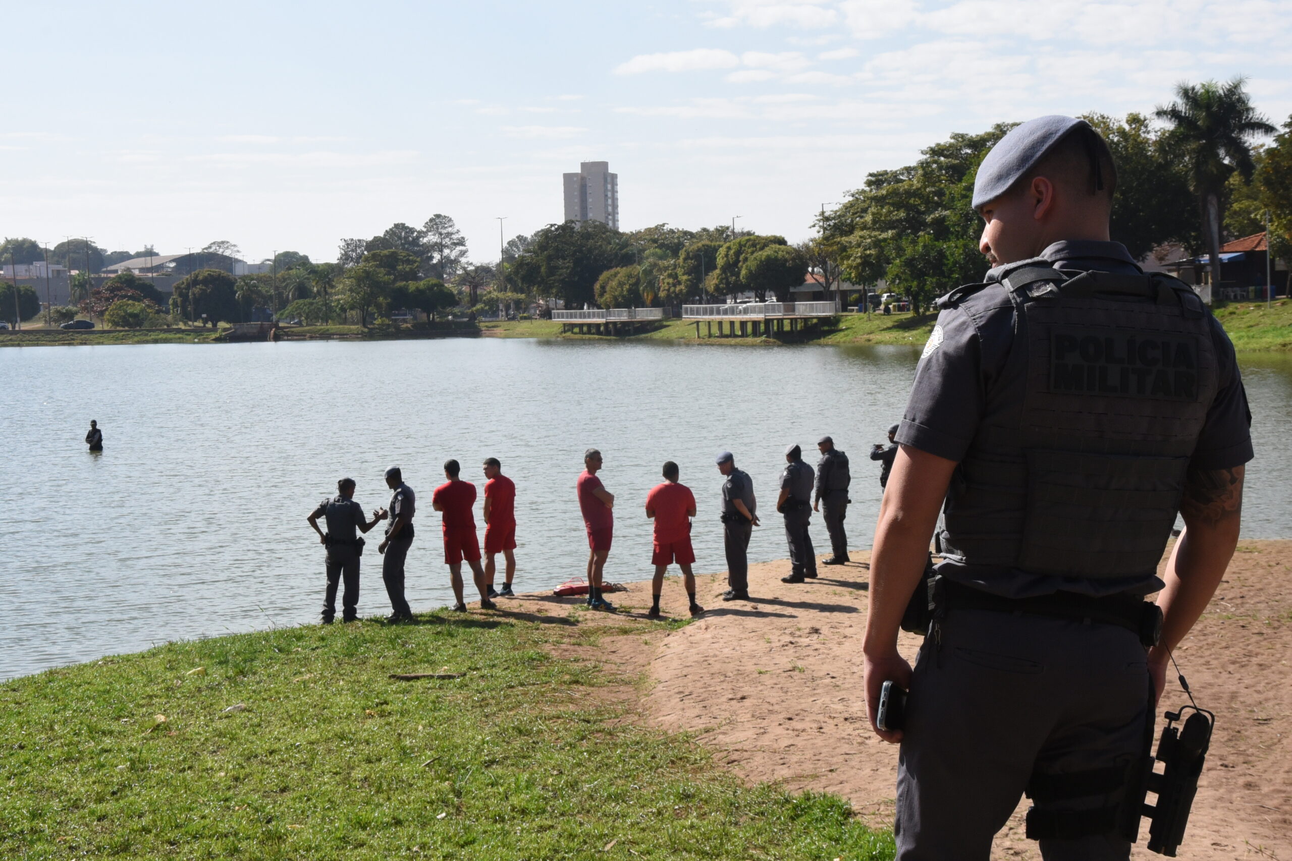 Procurado foge da Polícia Militar e se abriga no interior dos Lagos
