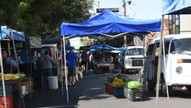 Os moradores da avenida 39, no trecho onde é realizada todos os domingos, a tradicional Feira Live do Bom Jesus reclamaram da falta de limpeza da via pública, após o comércio realizado por diversos ambulantes no último domingo (3).