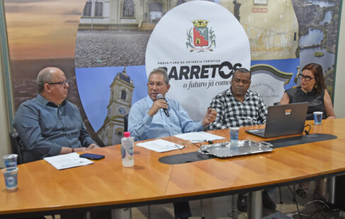TIN_2454 A Administração Municipal anunciou em coletiva de imprensa realizada na manhã de ontem (19), que a cidade de terá uma programação alternativa para comemorar os 171 anos, na próxima segunda-feira, dia 25 de agosto, na Praça da Estação.