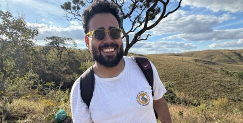 Gabriel de Andrade Martins Marques, filho de Ricardo Martins Marques e Josiane Andrade, irmão de Giovanna, é professor de inglês, faz Direito no UNIFEB, e comemora 25 anos, hoje (2). Motivo de muitas alegrias para toda a família e amigos. Viva o Gabriel!! Viva o Gabriel!