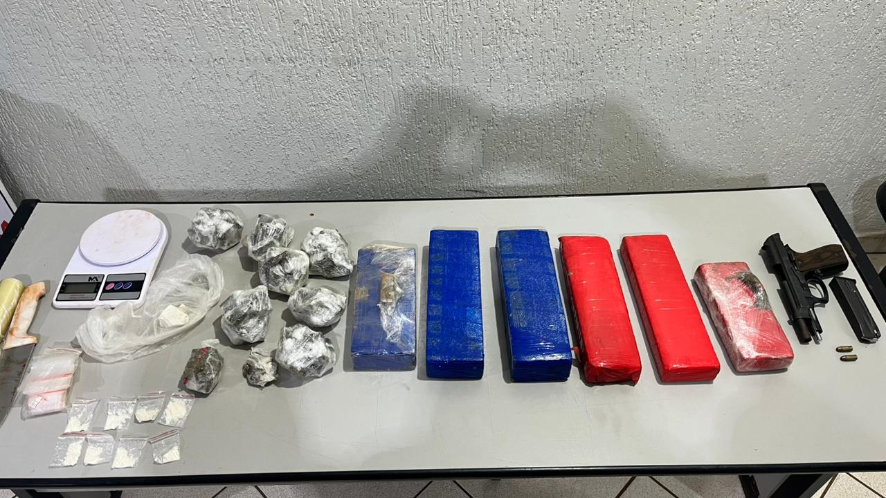 Polícia Militar detém suspeito e apreende arma e 6,8kg de drogas