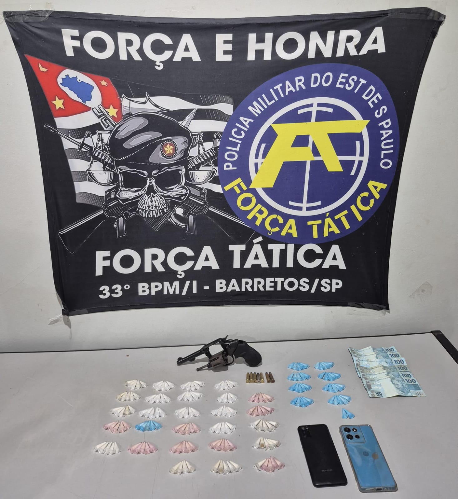 Polícia Militar prende dois em flagrante de tráfico e posse ilegal de arma