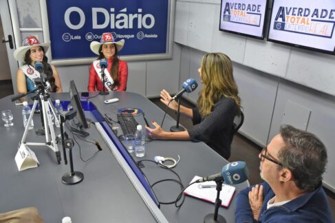 FESTA: Lara e Thaiene contaram suas primeiras experiências no programa A Verdade Total em Tempo Real Rainha e Princesa vivem primeiros compromissos com emoção