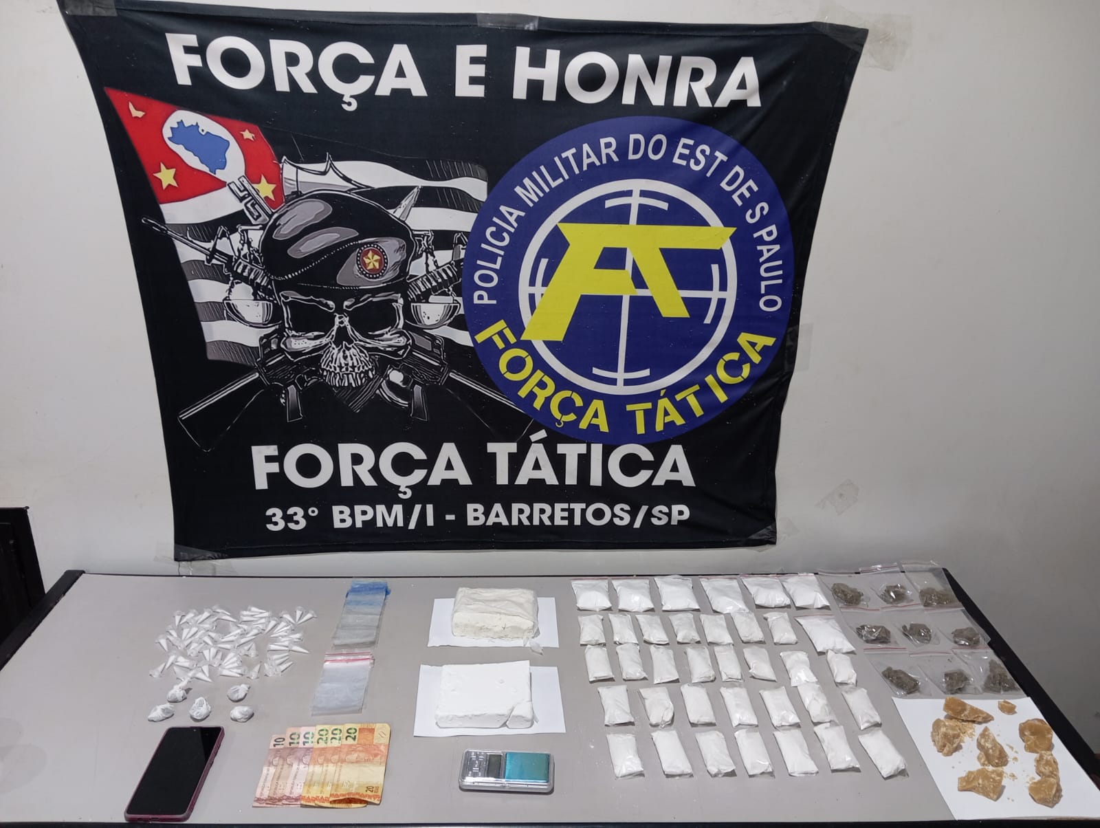 Polícia Militar detém suspeitos e apreende mais de 2,4kg de entorpecentes