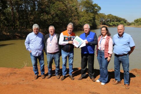 WhatsApp Image 2025-08-11 at 16.02.05 Aconteceu na manhã desta segunda (11), uma visita técnica de encerramento das obras de desassoreamento da lagoa na Fazenda Flórida e do Ribeirão Pitangueiras