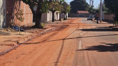 Os moradores do bairro Dom Bosco, residentes na rua Augusto Stefano Piani entre as avenidas dos Coqueiros e Sebastião Monteiro de Barros estão solicitando do SAAE (Serviço Autônomo de Água e Esgoto)