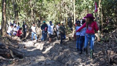 Um grupo de 50 alunos da Escola Municipal João Baroni visitou o “Aerorancho”, da produtora rural Chris Morais.