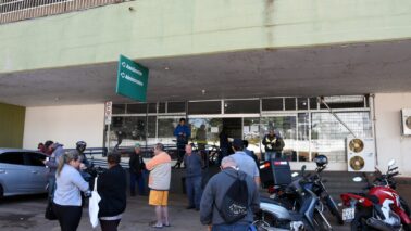 Usuários reclamam do novo horário na farmácia de alto custo