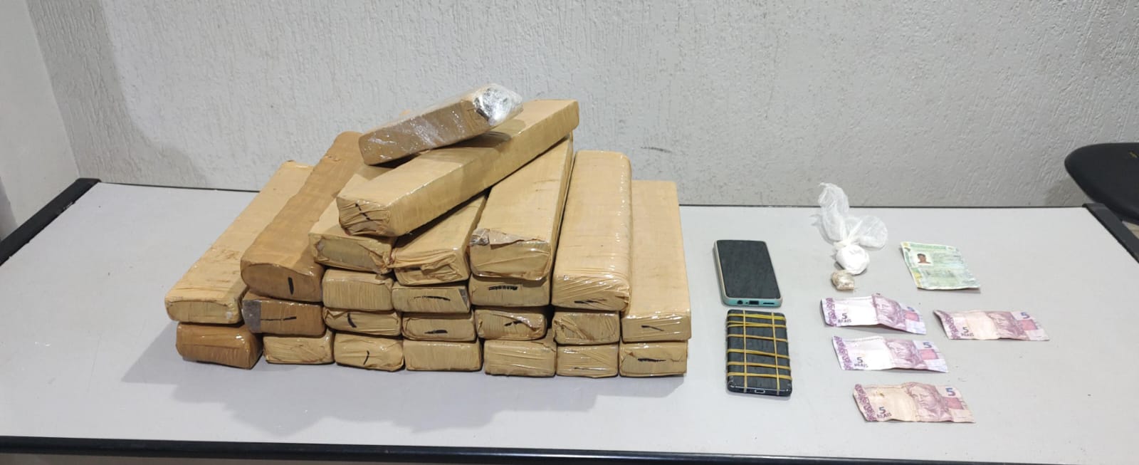 Polícia Militar detém comerciante e apreende mais de 22kg de entorpecentes