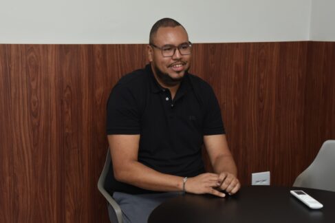 PROPOSTA: Tiago Alves é autor de requerimento que pede explicações do funcionamento da farmácia Ampliação do horário em farmácia de alto custo é proposta para reduzir filas