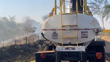 Defesa Civil apaga incêndio em mato nas proximidades da Cidade de Maria (Foto: O Diário de Barretos) Defesa Civil apaga incêndio em mato nas proximidades da Cidade de Maria (Foto: O Diário de Barretos)