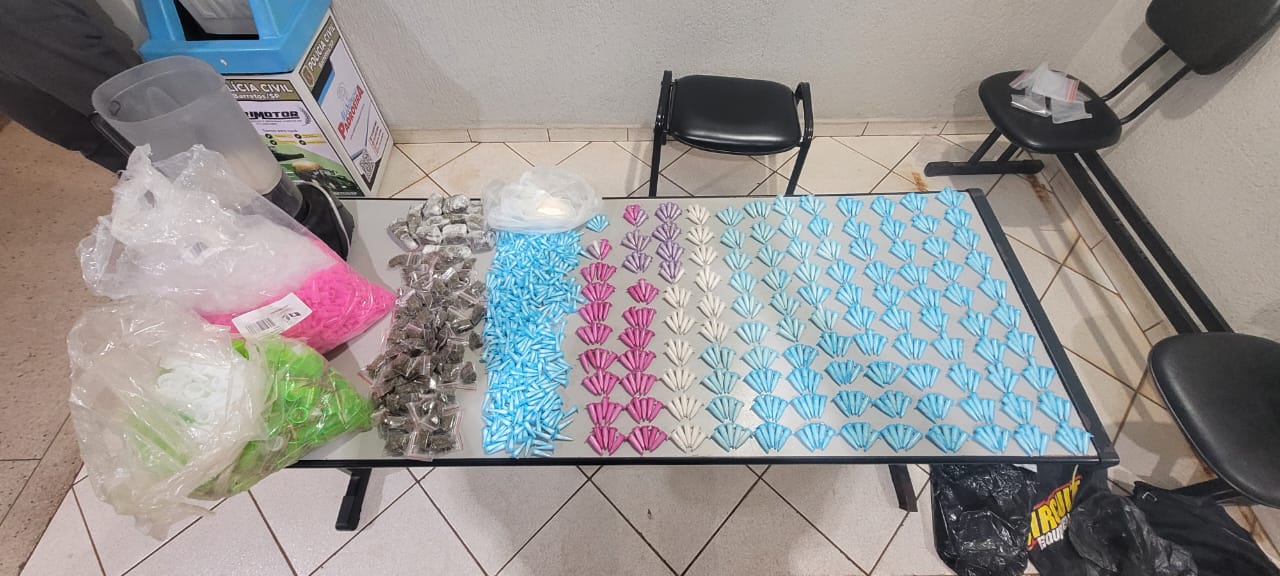 PM encontra mais de 2 kg de entorpecentes em Colina