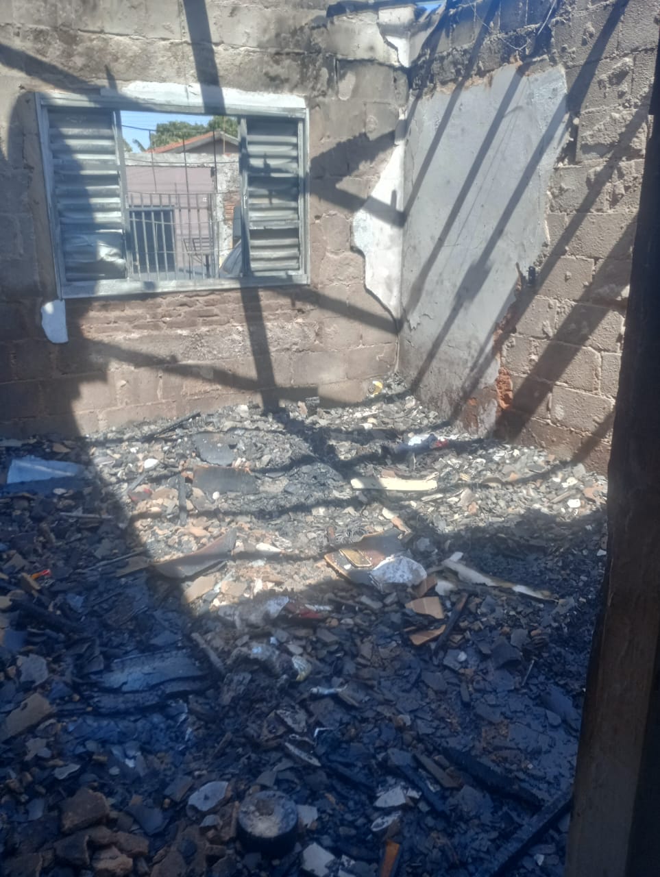 Agente sanitária é presa após incendiar  residência no Barretos II