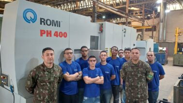 Desde o início do ano, o Tiro de Guerra de Barretos, com o comando do chefe da instrução, subtenente Lester Correa e o sargento Yamashiro estão buscando parcerias com empresas para colocar os jovens atiradores no mercado de trabalho.