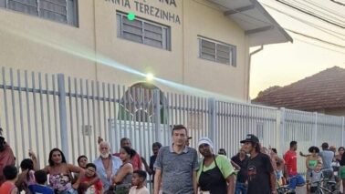 A comunidade Santana e Santa Teresinha pertencente a Paróquia Santo Antônio de Pádua realiza todas as terças-feiras, distribuição de marmitas para as famílias carentes da cidade.