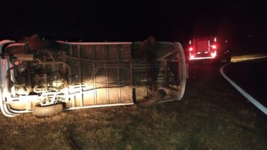 Bombeiros são acionados para acidente em trevo de acesso na Faria Lima (Foto: O Diário de Barretos)