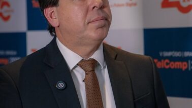 Ministério das Comunicações entrega 200 computadores para o HA