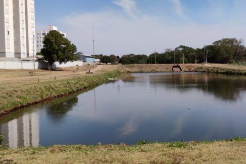A Secretaria Municipal de Zeladoria, concluiu nesta semana, uma ação de limpeza no lago do Parque Ecológico Enéas Carneiro, que fica na Avenida Fraternidade Paulista